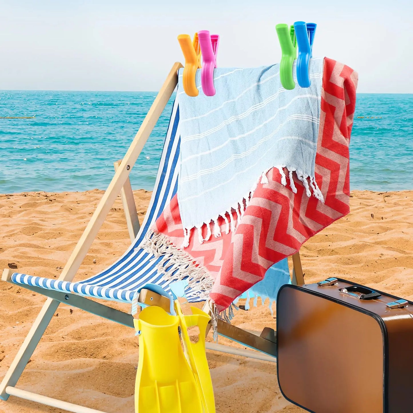 🧷 2/4pcs Heavy Duty Plastic Clips – Secure Your Towels Anywhere! 🏖️