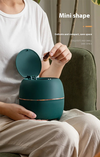 🗑️ Mini Desktop Trash Can – Pop-Up Lid Storage Bin for Coffee Tables & Office Desks ✨